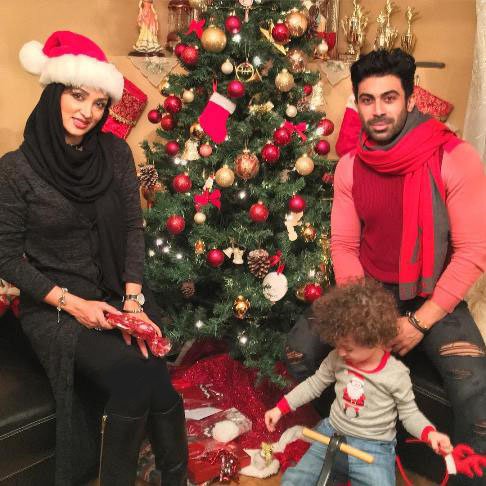 روناک یونسی در کنار همسر و پسرش در کریسمس 2017